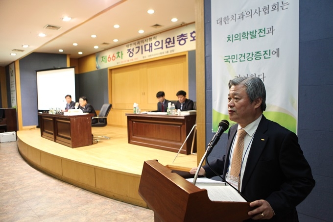 감사보고를 진행하고 있는 우종윤 감사