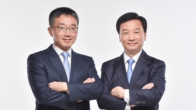 기호2번 김재성 회장후보(우)와 이영수 부회장후보(좌)