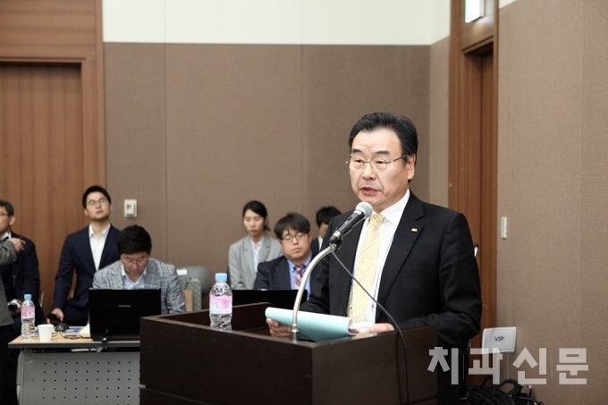 안민호 부회장이 부산지부에서 상정한 정관개정안에 대한 집행부 입장을 전하고 있다.
