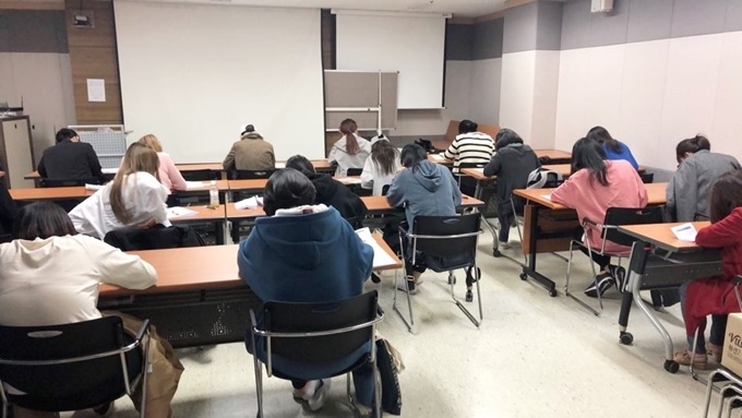 지난달 28일 치러진 병원사무관리사 시험 모습.