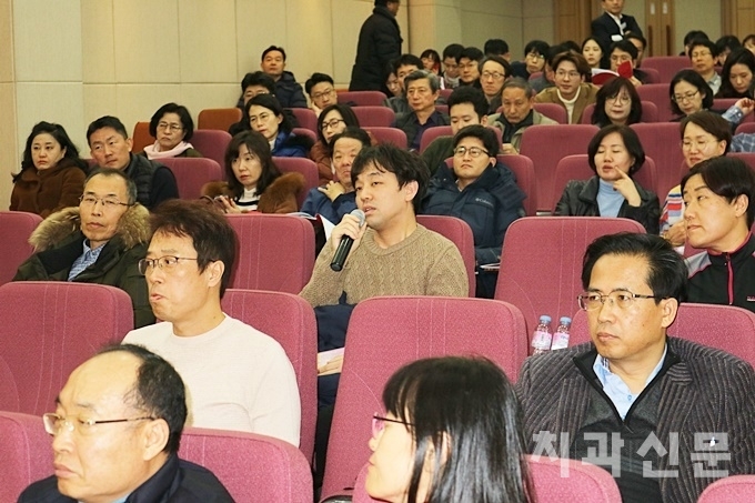 강연 후 참가자들의 활발한 질의가 이어졌다.