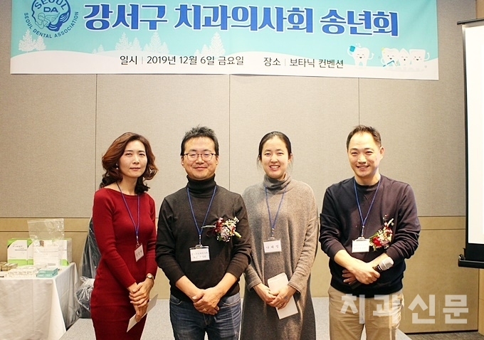 신규회원 기념사진. 왼쪽부터 김진아 원장, 최성관 회장, 나혜영 원장, 김정수 총무이사.