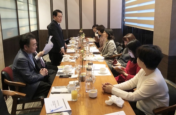 장영준 후보가 대여치와 간담회에 앞서 인사말을 하고 있다.