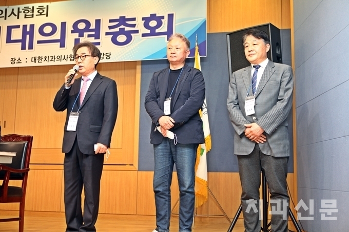 왼쪽부터 최문철 감사, 배종현 감사, 조성욱 감사.