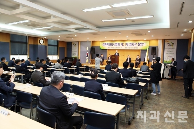이상훈 회장이 "회원의 열망을 안고 치과계 개혁이라는 시대적 소명을 임기 내 반드시 완수하겠다"는 의지를 피력했다.