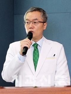 치협 이상훈 회장이 코로나19 비상대응과 관련해 즉각적이고 적극적인 대응에 나서겠다고 강조했다.
