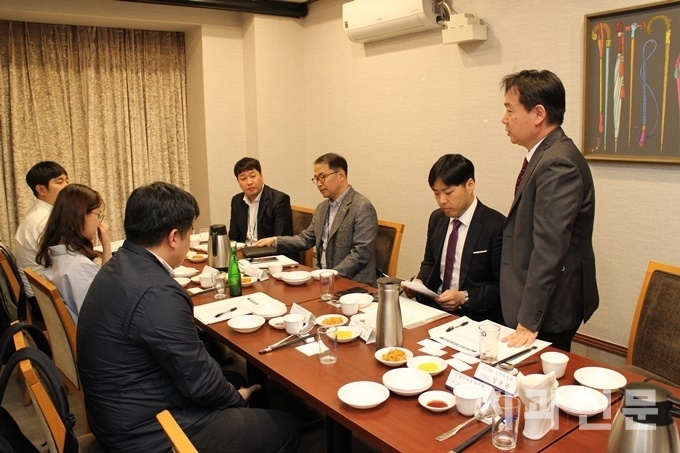 SIDEX 김윤관 사무총장이 SIDEX 2020 전시회 운영 관련 설명을 하고 있다.