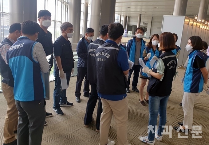 서울시와 강남구보건소에서는 30명의 합동인력이 파견돼 현장 점검에 나섰다.