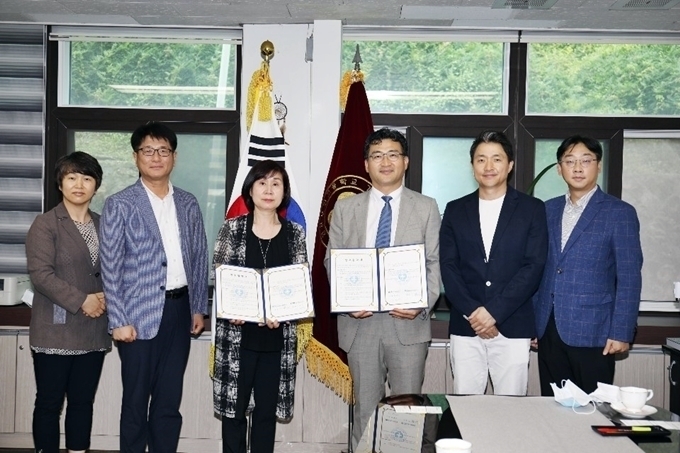 인천지부와 인천보건고는 지난 7월 2일 업무협약을 체결하고, 인천보건고 간호학과 학생들의 치과 실습 및 취업을 지원하기로 했다. 이번 업무협약은 개원가 보조인력난 해결에도 긍정적으로 작용할 것으로 기대된다.
