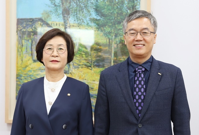 김상희 국회 부의장(사진 좌)과 치협 이상훈 회장(사진 우).