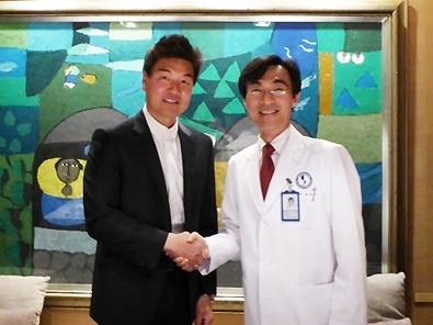 문원 교수(좌)와 김영호 원장(우)