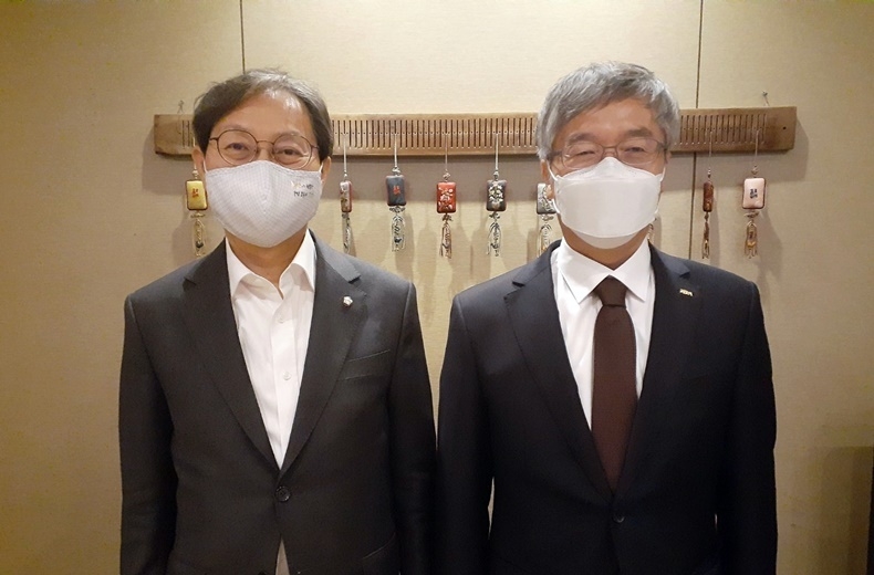 국회 보건복지위 김성주 간사(사진 좌)와 치협 이상훈 회장