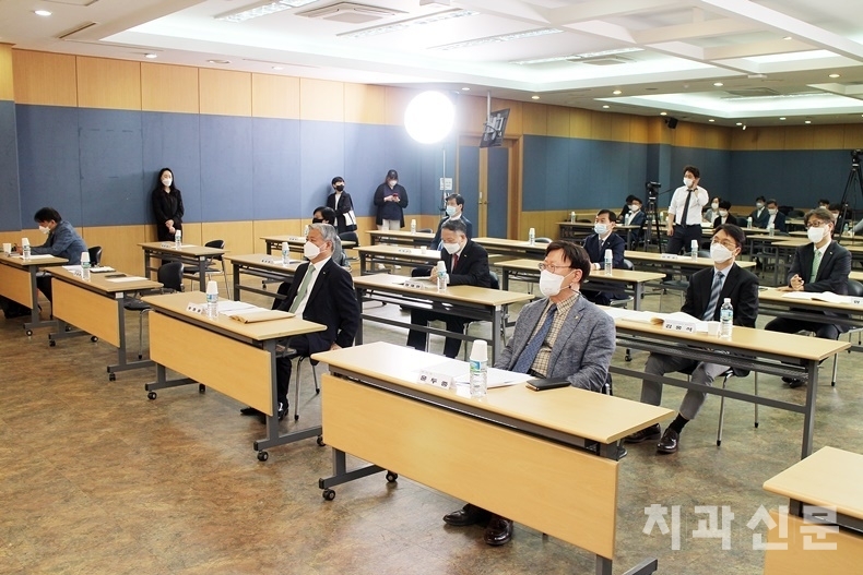 치협 임시 대의원총회는 최소한의 집행부 임원만 참석한 가운데 온라인 비대면 방식으로 진행됐다.