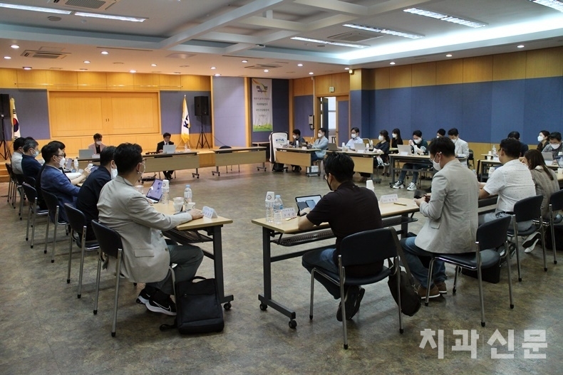 비급여 관리대책 소송단 소속 서울시치괴의사회 임원들은 지난 6일 열린 서울시치과의사회 정기이사회에서 비급여 자료제출을 거부하기로 결정했다. 