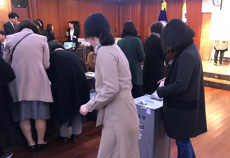 사진은 지난 2019년 3월 치위협 대의원총회에서 진행된 회장선거 투표 모습.