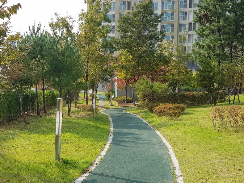 인천 청라LH4단지 조경을 이용한 물리적 경계 사례