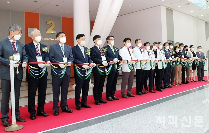 HODEX 2021 테이프 커팅식이 지난 3일 김대중컨벤션센터 전시장 입구에서 진행됐다.