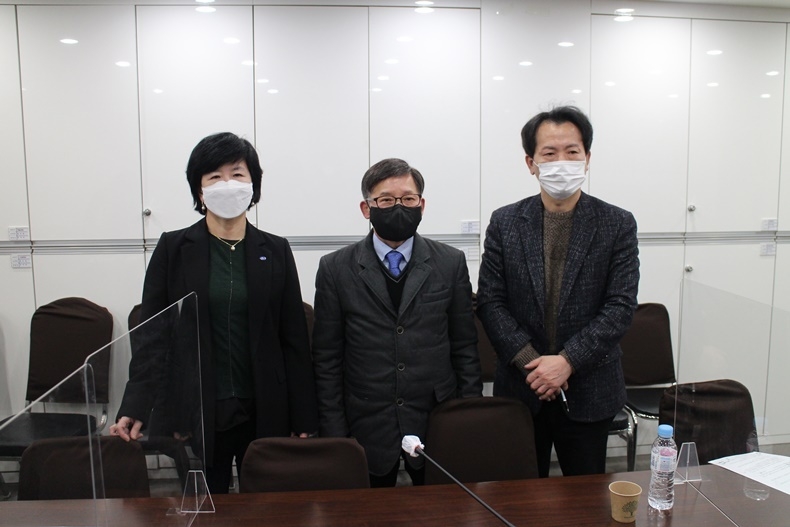 왼쪽부터 오삼남 선관위원, 최종협 선관위원장, 유광식 선관위부위원장