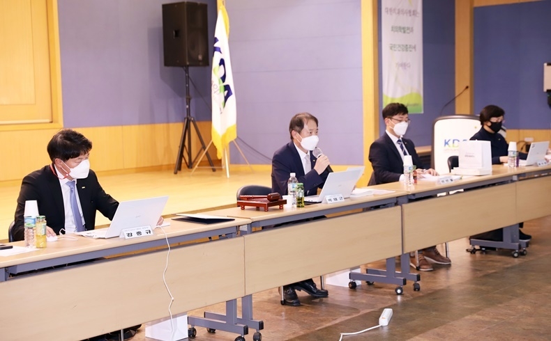 지난 15일 대한치과의사협회 정기이사회에서 박태근 회장은 대선 후보 지지서명에 동참해 준 회원들에게 감사의 뜻을 전했다.