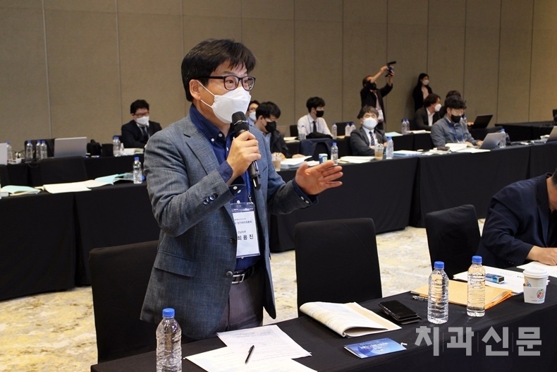 전남지부 최용진 대의원이 제안설명 및 찬성 발언을 하고 있다.