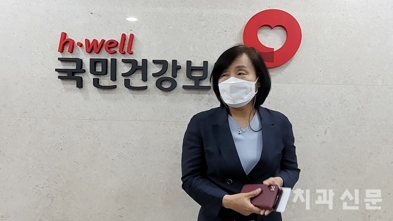 대한치과의사협회 수가협상단 치협 김수진 보험이사가 브리핑하고 있다.