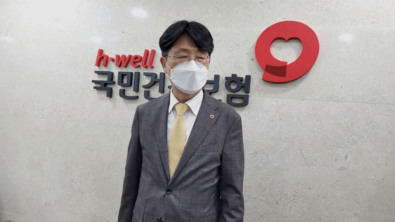 공급자단체 협상단 대표들이 중간 브리핑을 하고 있다.