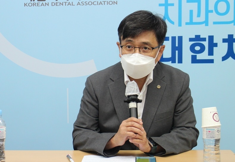 지난 23일 기자간담회에서 서울지부 김민겸 회장이 심평원 비급여 공개방식 변경에 대한 입장을 밝혔다.