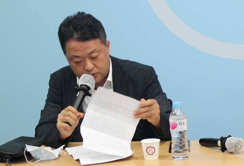 지난 23일 충북지부 이만규 회장은 기자간담회를 통해 치협 회계에 대한 2차 공개질의에 나섰다.