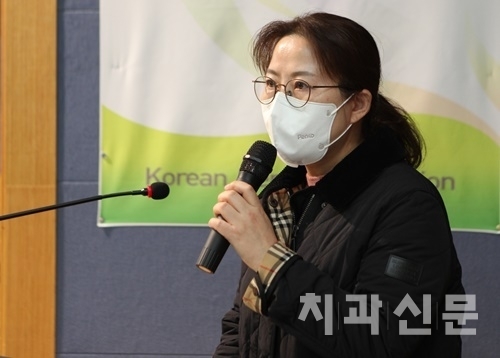 발제에 나선 박인숙 교수.