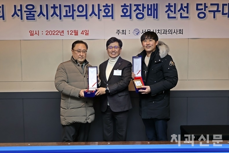 복식전 우승을 차지한 서대문구 장준혁, 변석민 회원.