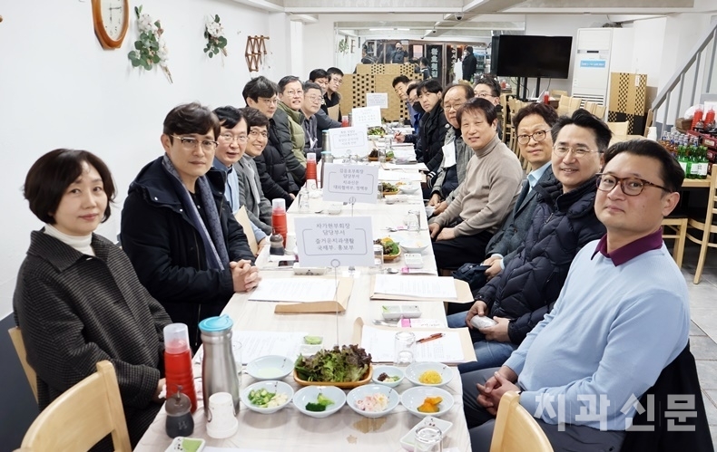 지난 10일 임원연수회에는 의장단과 감사단에서도 참석해 서울시치과의사회 임원들과 고견을 나눴다.