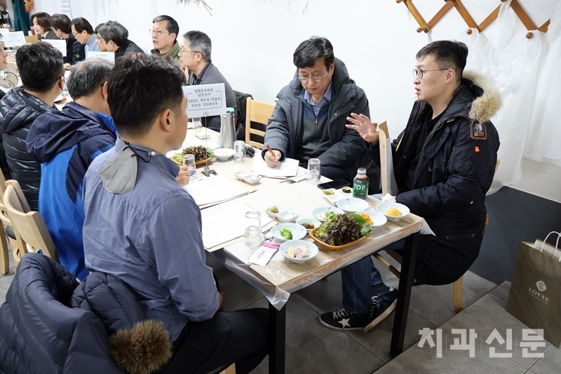 서울시치과의사회 김민겸 집행부 임원연수회는 부회장 담당 분과별 분임토의와 종합토의 및 총평 순으로 이어졌다.