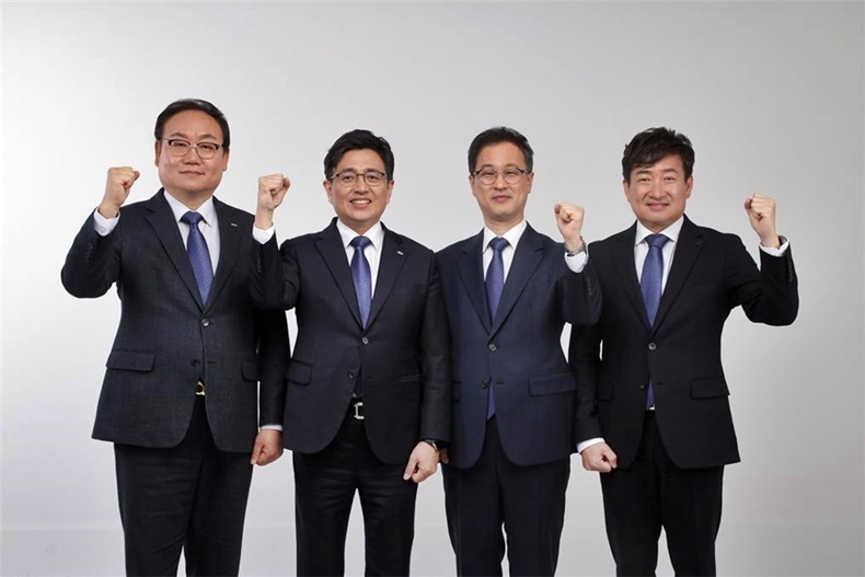 왼쪽부터 정영복 부회장예비후보, 김민겸 회장예비후보, 최유성 부회장예비후보, 문철 부회장예비후보.
