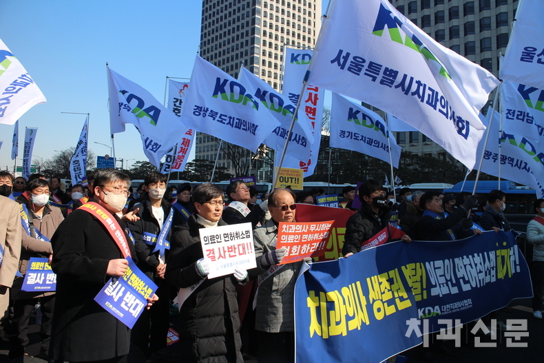 이날 궐기대회에는 서울시치과의사회를 비롯한 각 시도지부 회원들도 상경해 힘을 보탰다.