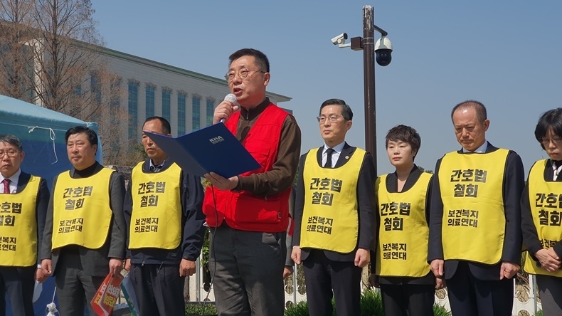 의협 박명하 비대위원장이 발언을 이어가고 있다. 