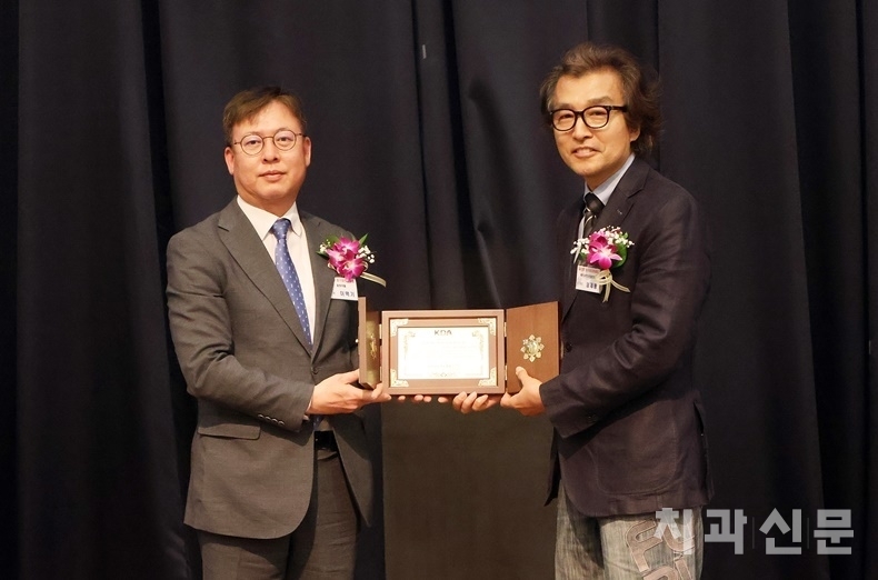 윤광열치과의료봉사상에는 베트남평화의료연대가 수상의 영예를 안았다.