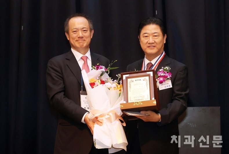 협회대상 공로상은 치협 김세영 고문에게 돌아갔다.