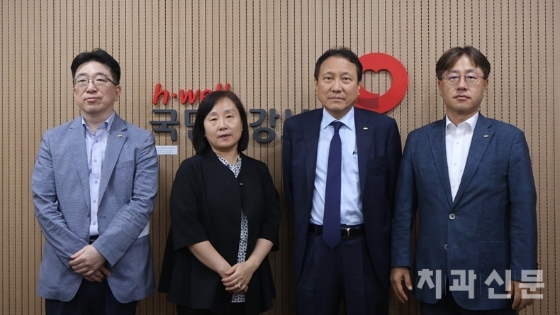 치과수가협상단(좌로부터 치협 설유석-김수진 보험이사, 마경화 보험부회장, 서울지부 함동선 부회장)