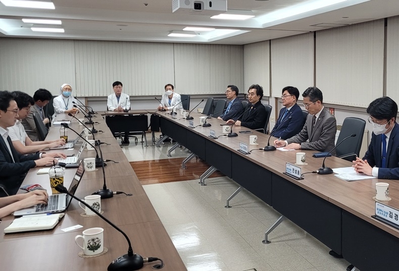 지난달 29일 의협 이필수 회장 등이 대구 응급환자 사망 사건과 관련해 해당 의료기관을 방문, 병원 관계자들과 기자간담회를 가졌다.