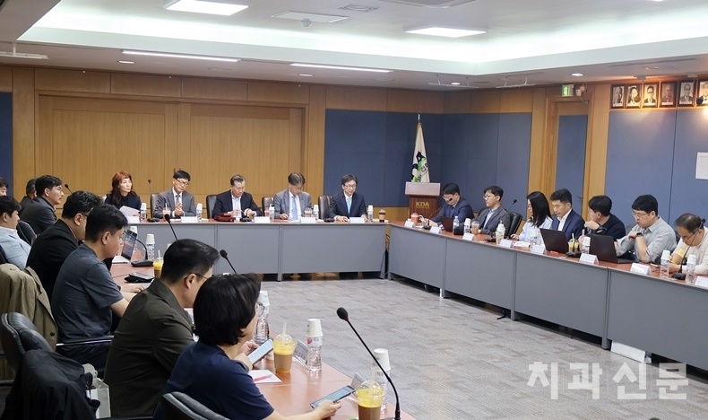 서울시치과의사회 제7회 정기이사회가 지난 10일 치과의사회관에서 열렸다.