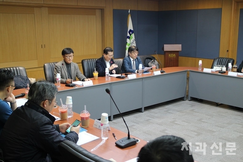 지난 17일 열린 서울지부 법제위원 및 각 구 법제이사 연석회의 모습.
