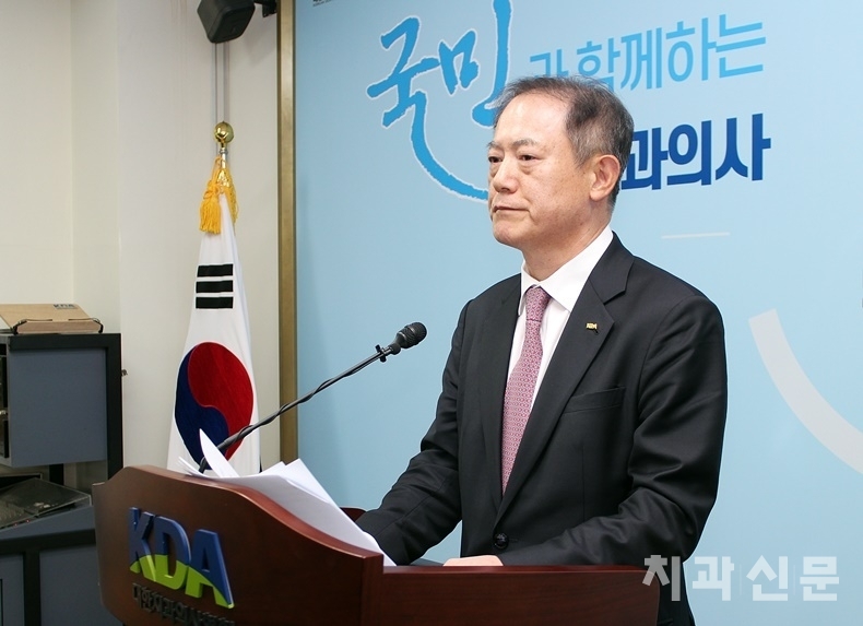 대한치과의사협회 박태근 회장이 지난 28일 전문지 기자간담회에서 인사말을 하고 있다.