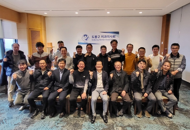 도봉구치과의사회가 지난 16일 양주C.C.에서 회장배 골프대회를 개최했다.