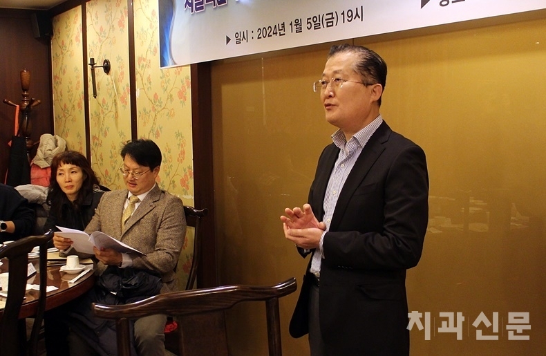 강현구 회장이 기자단 질의에 답변하고 있다.