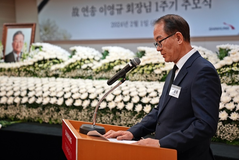 추모사를 낭독하는 신흥연송학술재단 이승종 초대 이사장(사진제공_신흥)