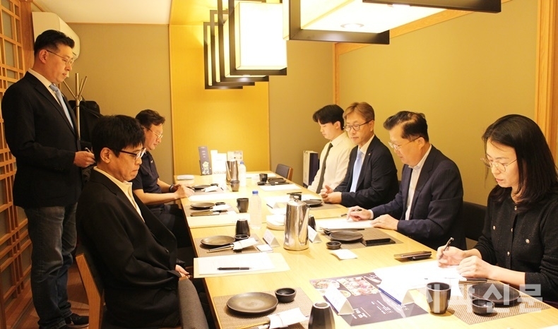지난 6월 17일 치과신문 광고대상 심사위원회 초도회의 모습.