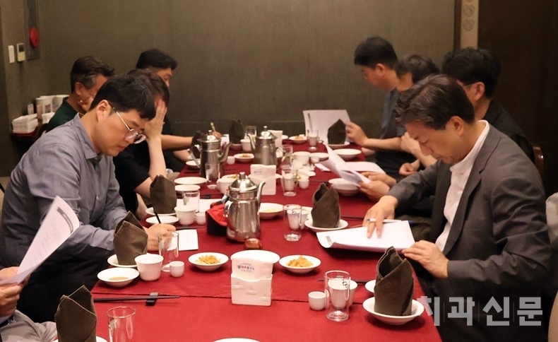 서울지부 보조인력사업특별위원회가 지난 6월 12일 회의를 갖고 서울 회원들의 보조인력지원 신청 요건을 완화했다.