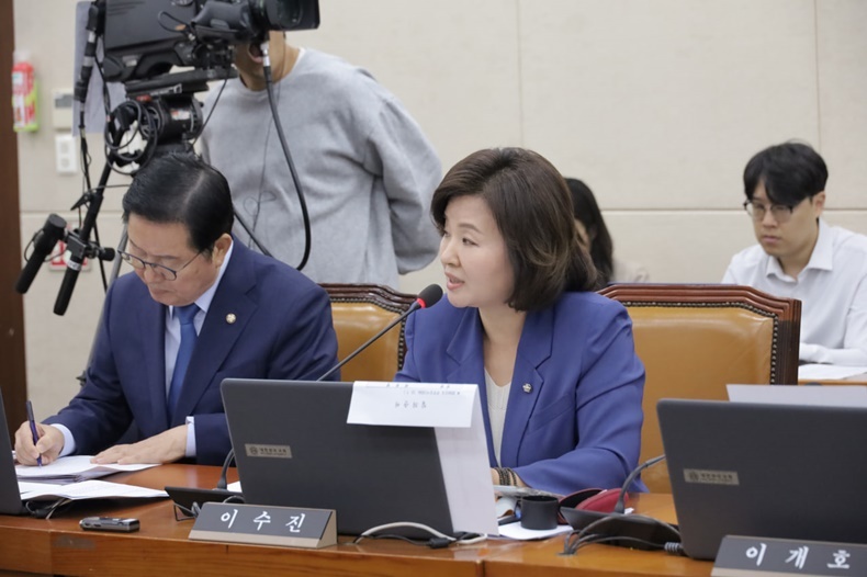 지난 10월 7일 국회 보건복지위원회 국정감사에서 이수진 의원이 질의를 하고 있다(사진제공_이수진의원실).