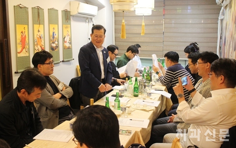 지난 10월 7일 열린 은평구치과의사회 확대 이사회에서 서울지부 강현구 회장은 치과계 현안 및 서울지부 중점 사업 등에 대해 설명했다.