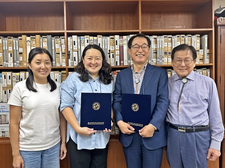 왼쪽부터 Kvan Ekaterina, Kvan Tatiana 회장, 김재구 회장, 이선국 자문위원(사진제공_한국치과교정연구회)